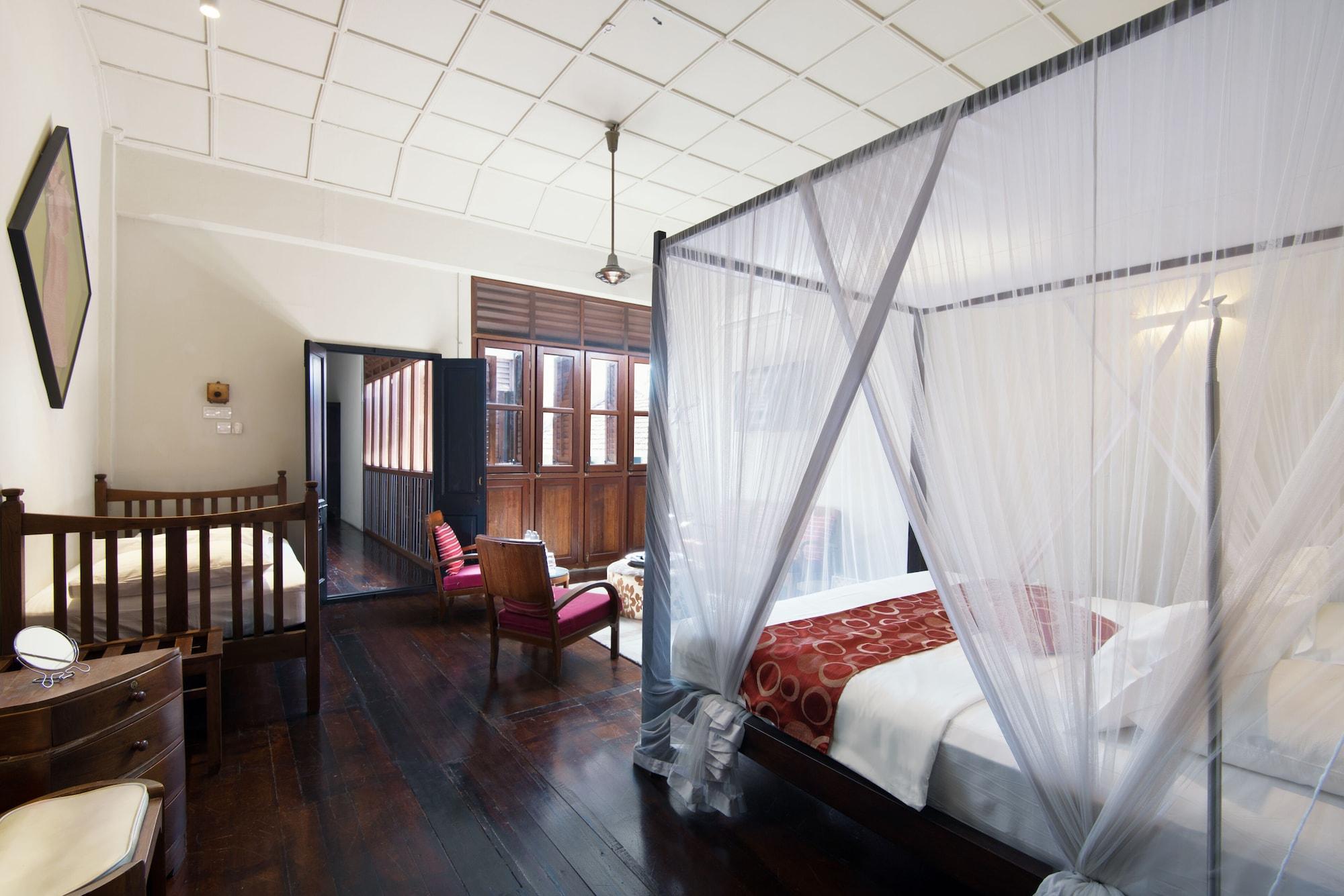 Noordin Mews Hotel 3*