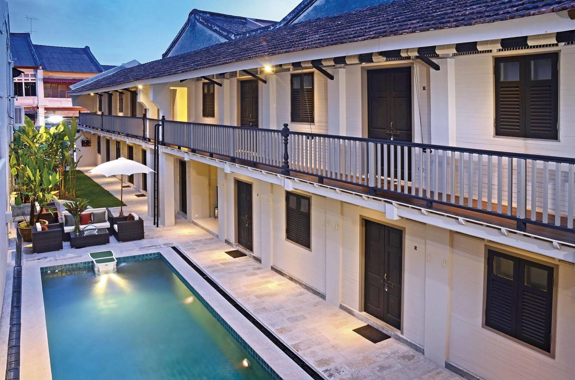 Noordin Mews Hotel 3*