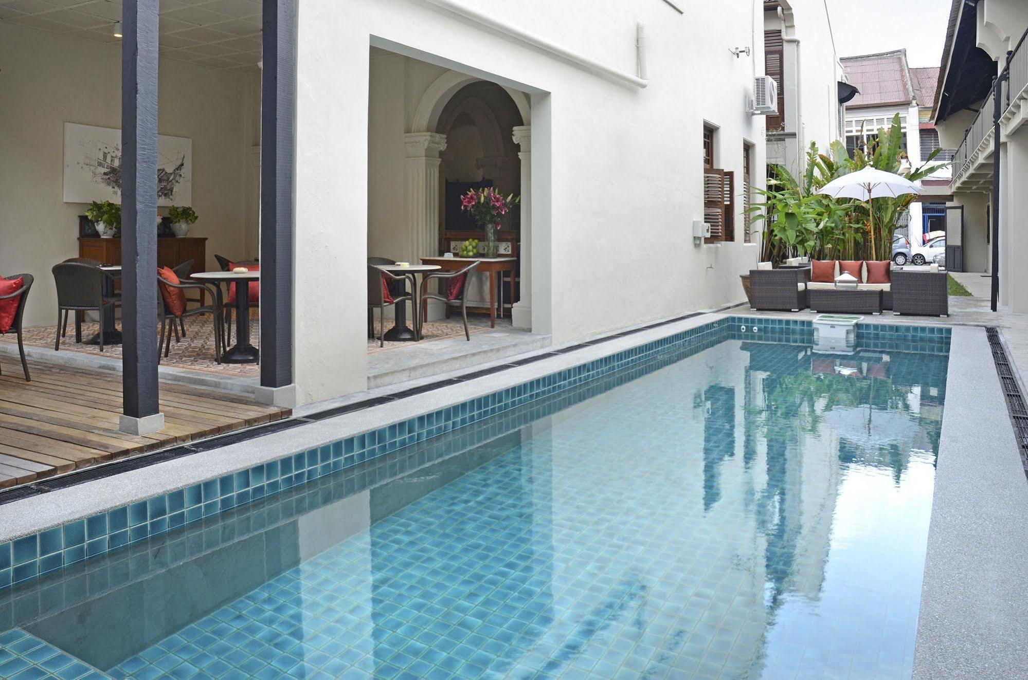 Noordin Mews Hotel 3*